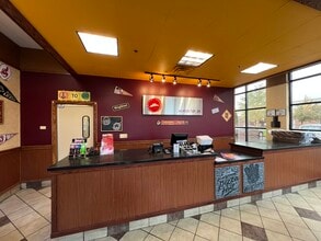 7126-7220 Fulton Dr, Canton, OH à louer Photo intérieure– Image 2 sur 11