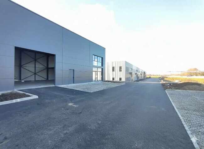 Plus de détails pour Local d'activités à louer