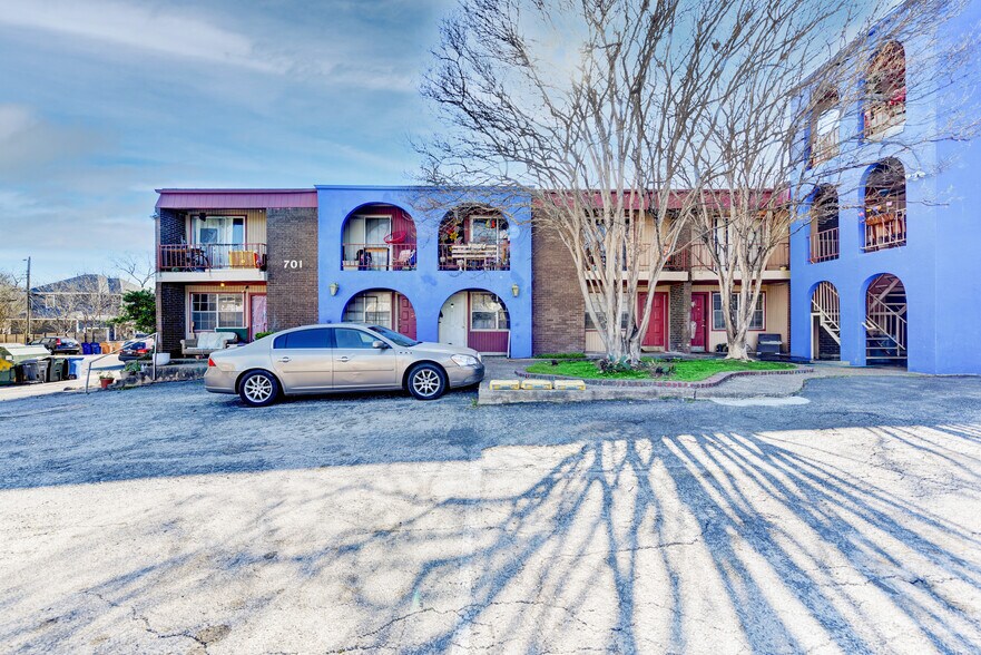 701 W North Loop Blvd, Austin, TX à vendre - Photo de l’immeuble – Image 2 sur 9