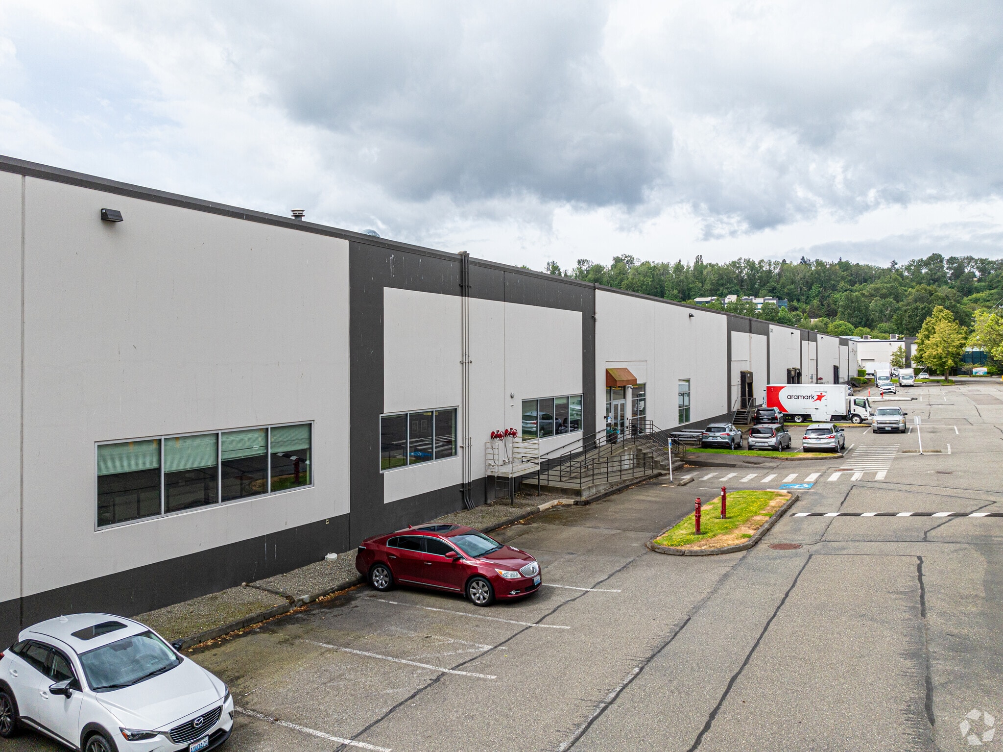 3333 S 120th Pl, Tukwila, WA à louer Photo principale– Image 1 sur 11