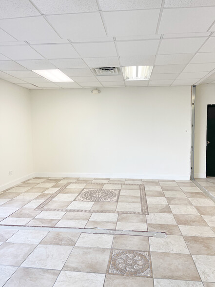 706 Congaree Rd, Greenville, SC à louer - Photo de l’immeuble – Image 3 sur 5