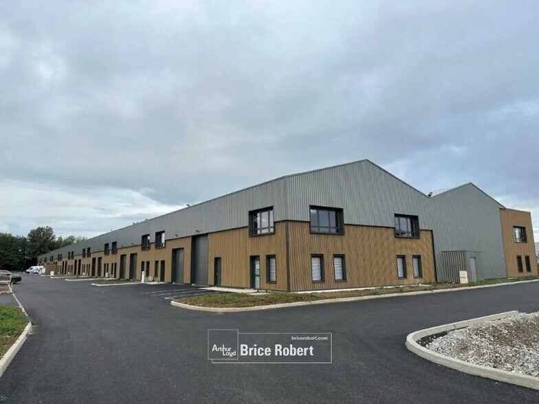 Industriel/Logistique dans Bourgoin-Jallieu à louer - Photo principale – Image 1 sur 1