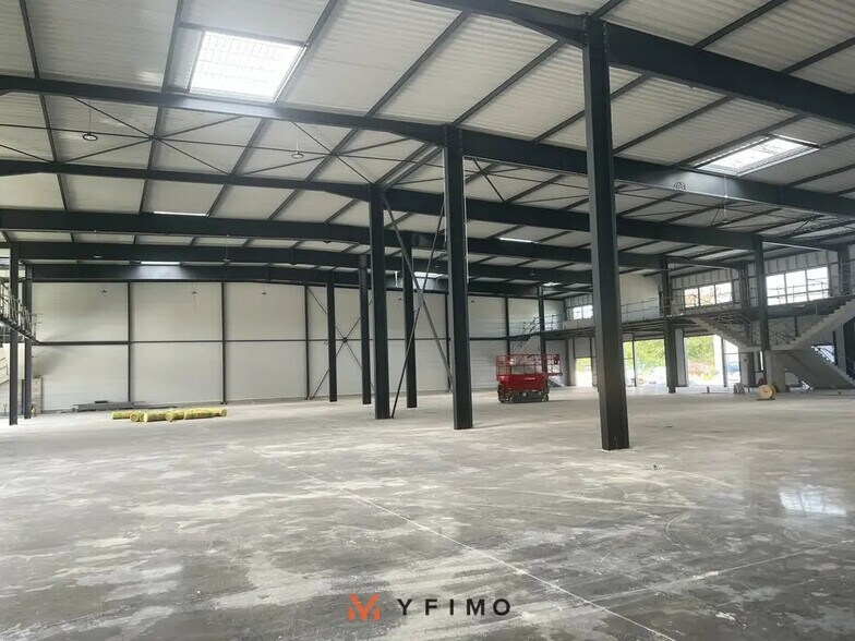 Local d'activités dans Morainvilliers à vendre - Photo de l’immeuble – Image 3 sur 5