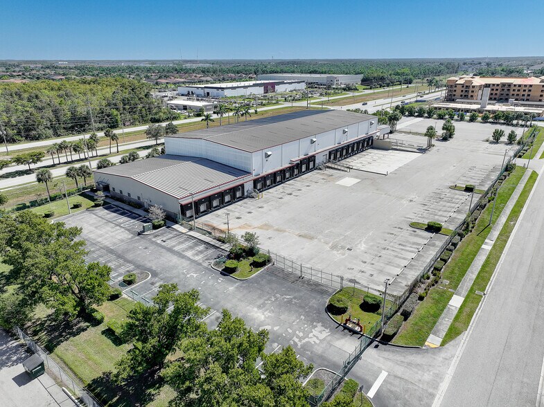 3843 Ironbridge Blvd, Fort Myers, FL à louer - Photo de l’immeuble – Image 3 sur 9