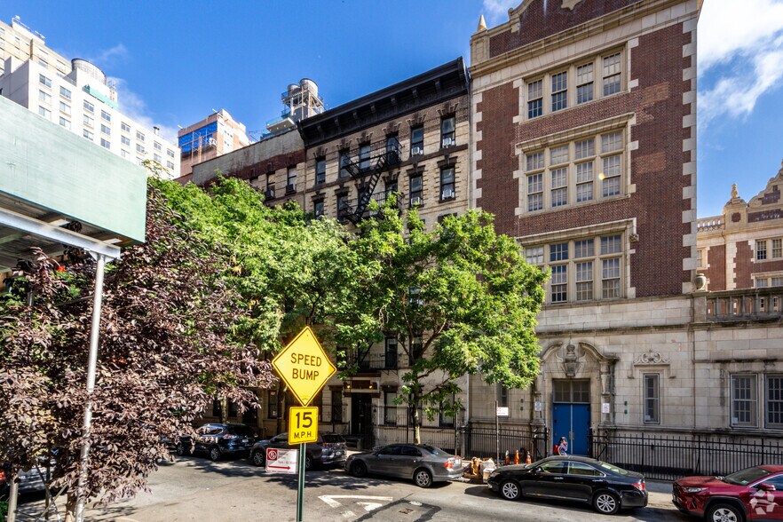 313 & 319 East 95th Street portefeuille de 2 biens à vendre sur LoopNet.fr - Photo de l’immeuble – Image 2 sur 13