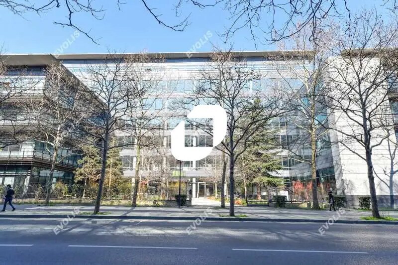 Bureau dans Saint-Denis à louer - Photo de l’immeuble – Image 2 sur 14