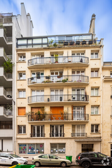 Immeuble residentiel dans Paris à vendre - Photo principale – Image 1 sur 2