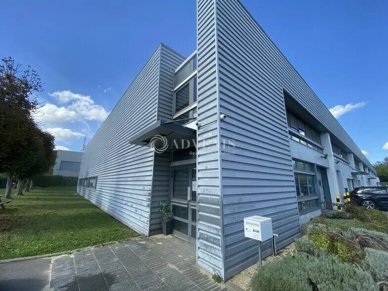Local d’activités dans Trappes à louer - Photo de l’immeuble – Image 1 sur 6