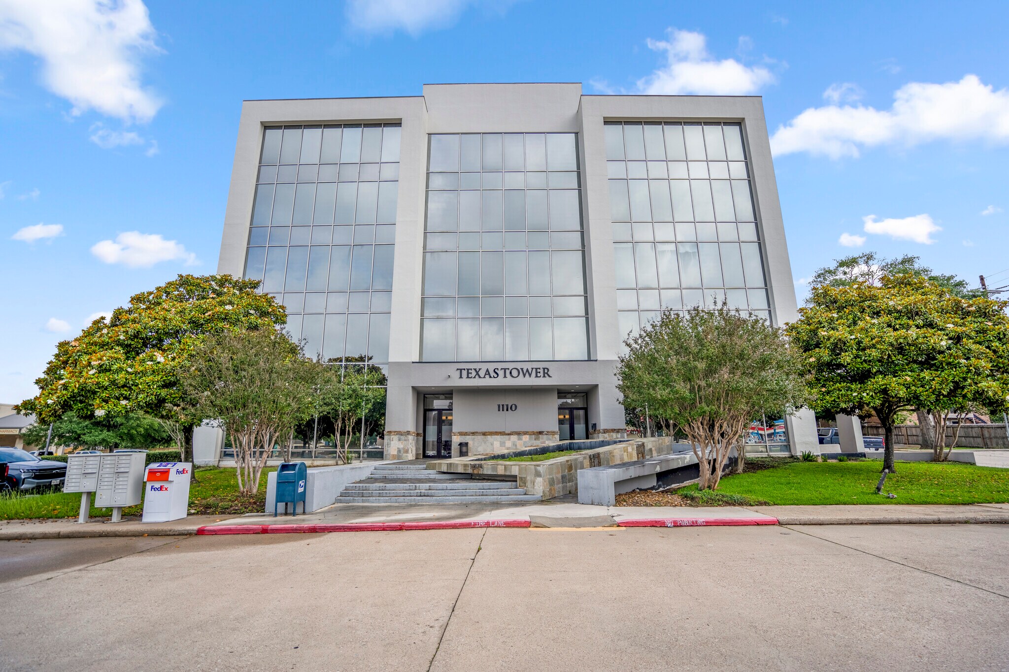 1110 N Loop 336 W, Conroe, TX à louer Photo de l’immeuble– Image 1 sur 22