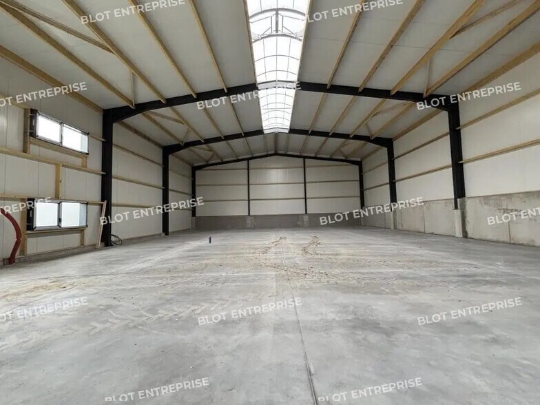 Local d'activités dans Le Loroux-Bottereau à vendre - Photo de l’immeuble – Image 3 sur 4