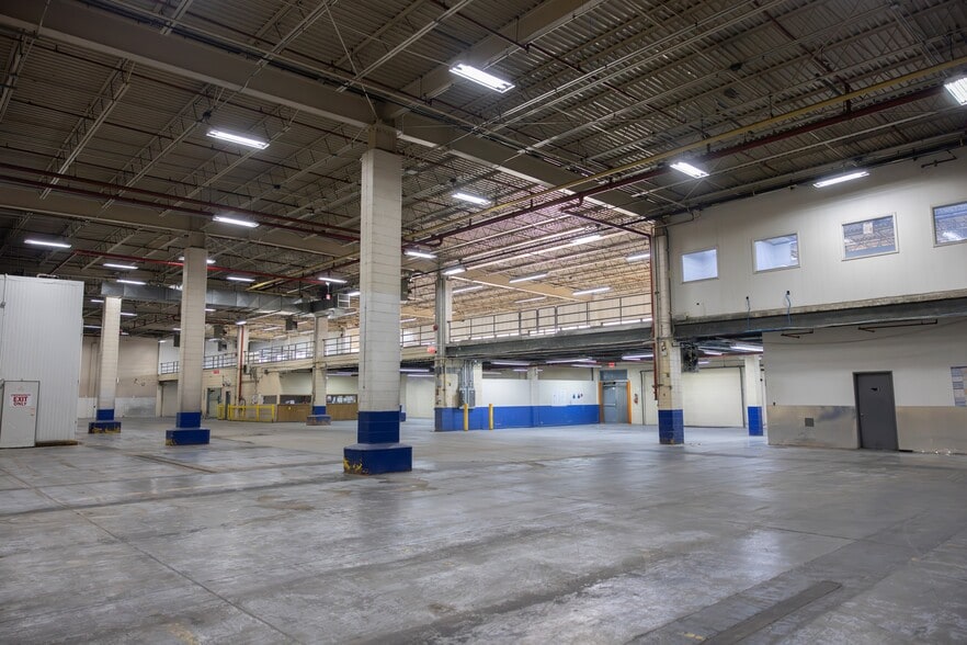 1610 Bathgate Ave, Bronx, NY à louer - Photo de l’immeuble – Image 1 sur 10