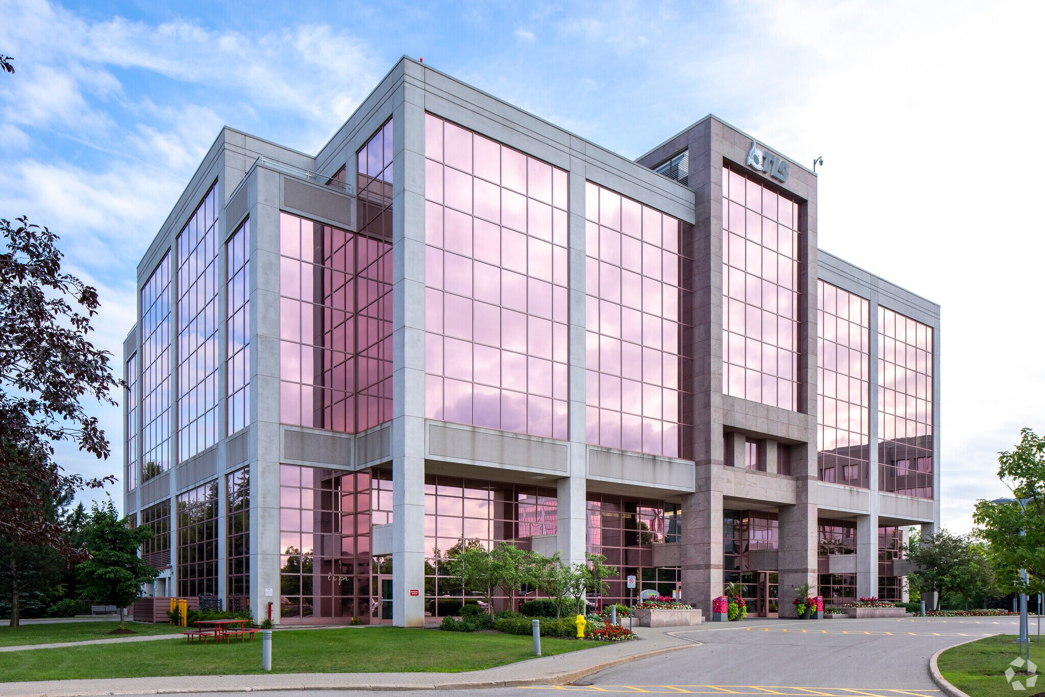 15 Allstate Pky, Markham, ON à louer Photo principale– Image 1 sur 7