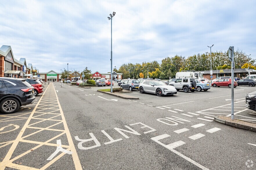 Wharf St, Warrington à louer - Photo de l’immeuble – Image 2 sur 16