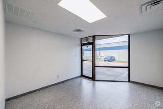 1110 W Harris Rd, Arlington, TX à louer Photo intérieure– Image 1 sur 5