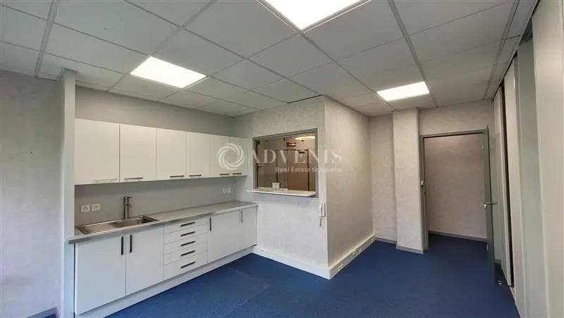 Bureau dans Carquefou à louer - Photo de l’immeuble – Image 3 sur 4
