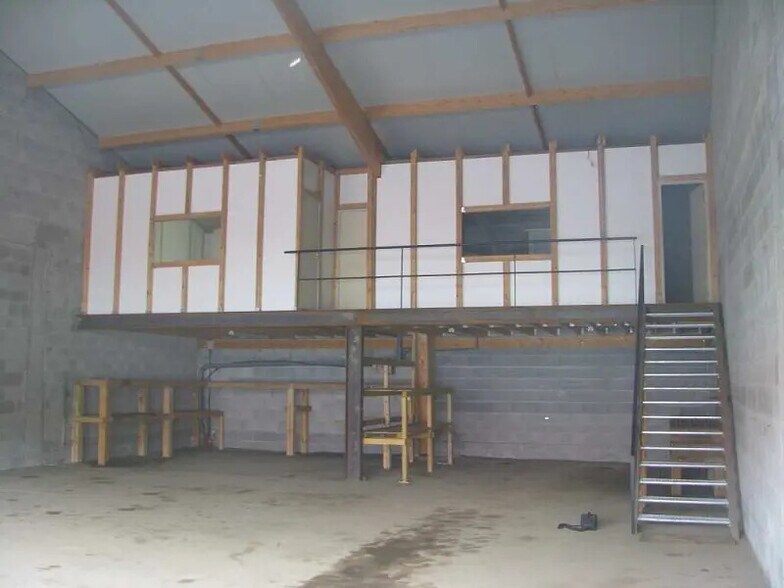 Local d’activités dans Ustaritz à louer - Photo de l’immeuble – Image 1 sur 5