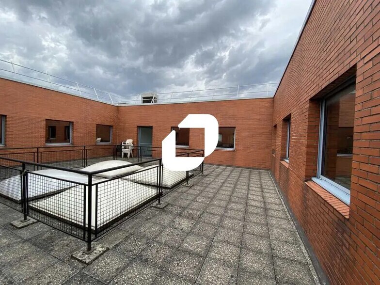 Bureau dans Roissy-en-France à vendre - Photo de l’immeuble – Image 2 sur 7