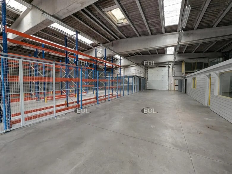 Industriel/Logistique dans Templemars à louer - Photo de l’immeuble – Image 2 sur 9