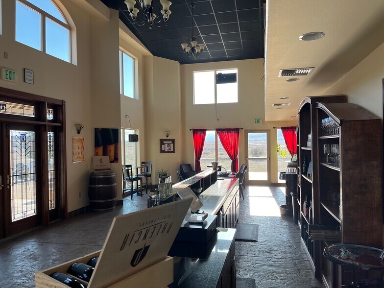 8011 Keene Rd, West Richland, WA à louer - Photo intérieure – Image 2 sur 12