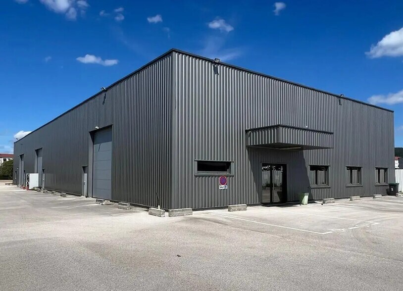 Industriel/Logistique dans Pontarlier à vendre - Photo de l’immeuble – Image 3 sur 3