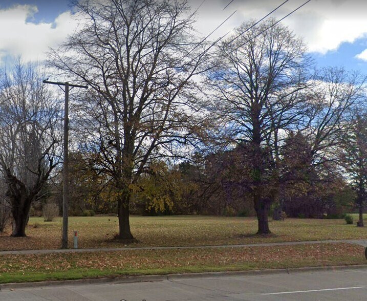 38750 Garfield Rd, Clinton Township, MI à vendre - Photo de l’immeuble – Image 1 sur 1