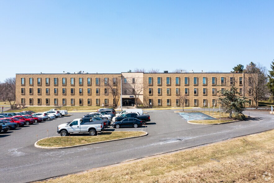 5000 W Tilghman St, Allentown, PA à louer - Photo de l’immeuble – Image 2 sur 5