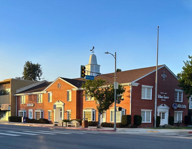 10205 Riverside Dr, Toluca Lake, CA à louer - Photo de l’immeuble – Image 3 sur 11