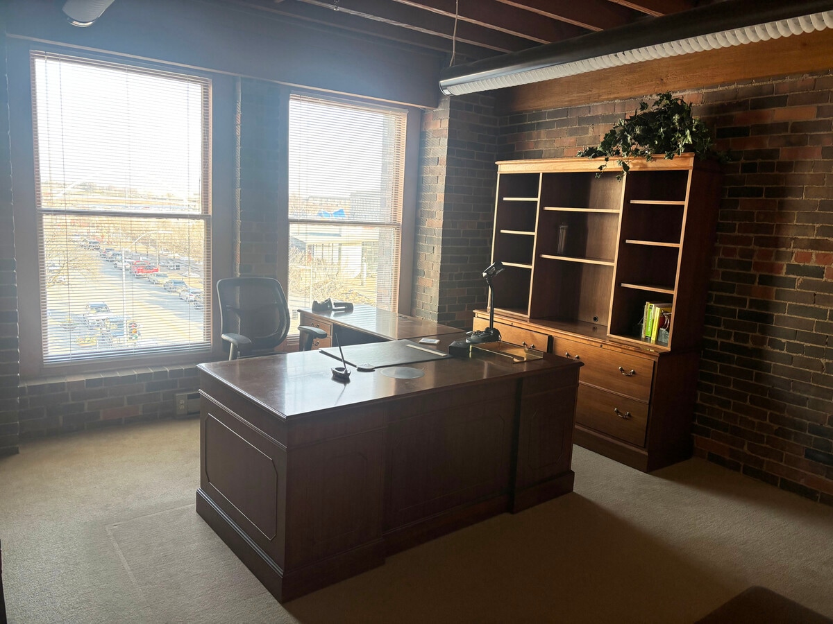 100 Court Ave, Des Moines, IA 50309 - Lot 306 - - Photo intérieure - Image 2 of 4