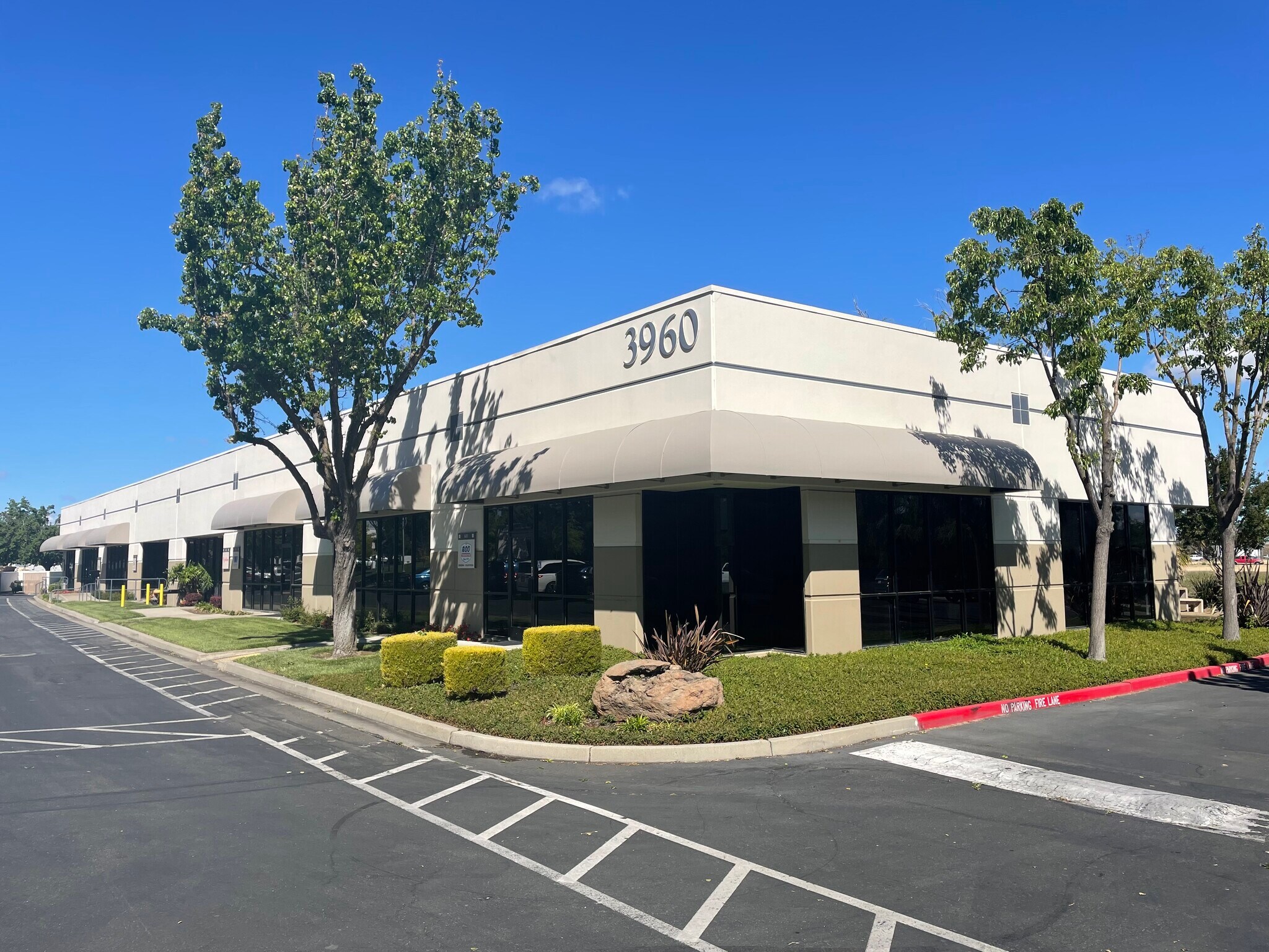 3950-3960 Industrial Blvd, West Sacramento, CA à louer Photo principale– Image 1 sur 5