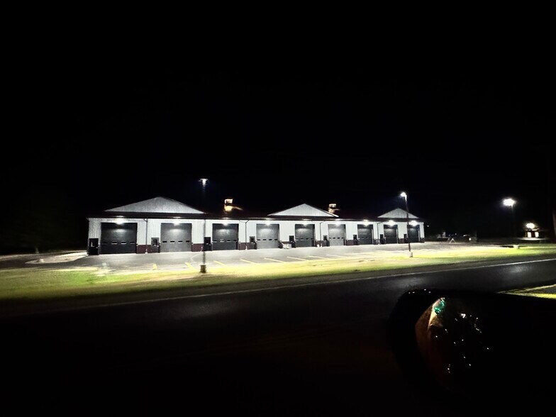 10 Regency Oaks Blvd, Rochester, NY à louer - Photo de l’immeuble – Image 3 sur 16