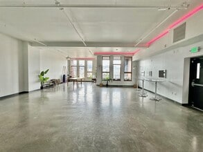 959 SE Division St, Portland, OR à louer Photo intérieure– Image 2 sur 3