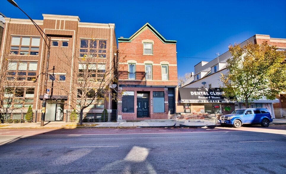 2310 W Belmont Ave, Chicago, IL à vendre - Photo de l’immeuble – Image 1 sur 22