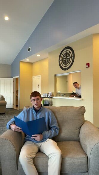 800 College Hwy, Southwick, MA à louer - Vidéo sur l’annonce professionnelle – Image 2 sur 19