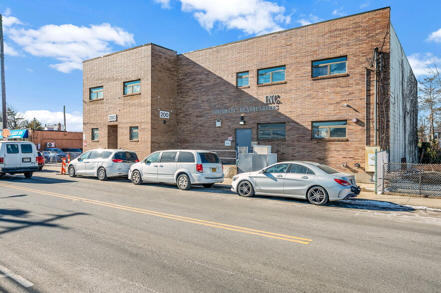 200 Meacham Ave, Elmont, NY à vendre - Photo de l’immeuble – Image 3 sur 6
