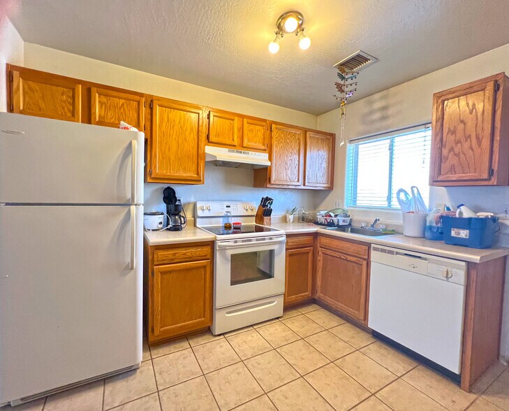 9938 W Century Dr, Arizona City, AZ à vendre - Photo de l’immeuble – Image 2 sur 17