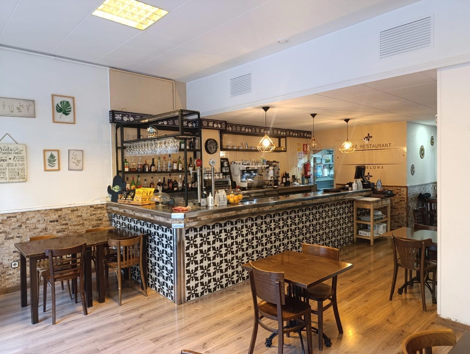 Local commercial dans Barcelone, Barcelona à louer Photo intérieure– Image 1 sur 17