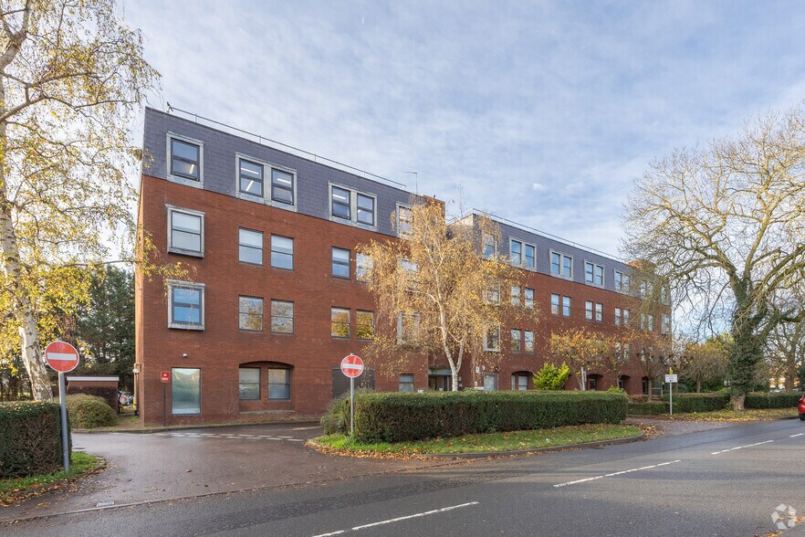 Irthlingborough Rd, Wellingborough à vendre - Photo principale – Image 1 sur 11