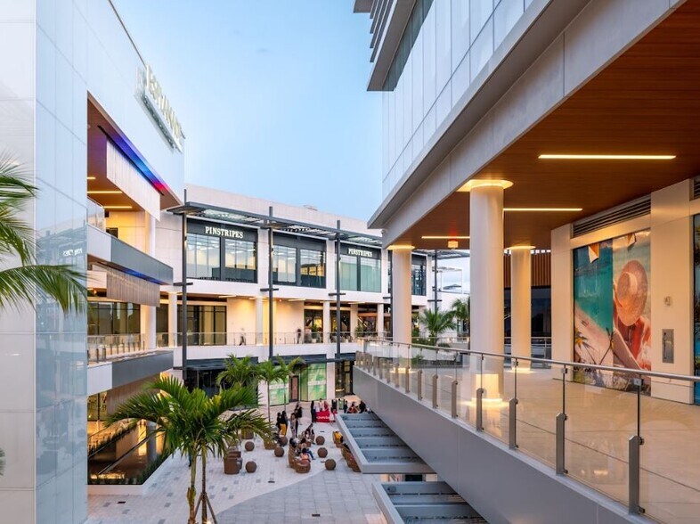 19501 Biscayne Blvd, Aventura, FL à louer - Photo de l’immeuble – Image 2 sur 5