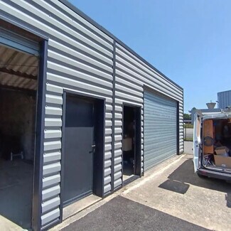 Plus de détails pour Local d'activités à louer