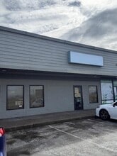 7334 Crater Lake Hwy, White City, OR à louer Photo de l’immeuble– Image 1 sur 12