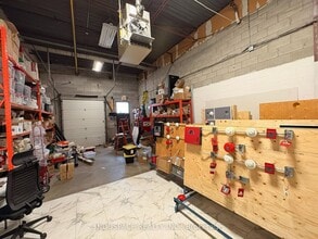 1295 Eglinton Ave, Mississauga, ON à louer Photo intérieure– Image 2 sur 6