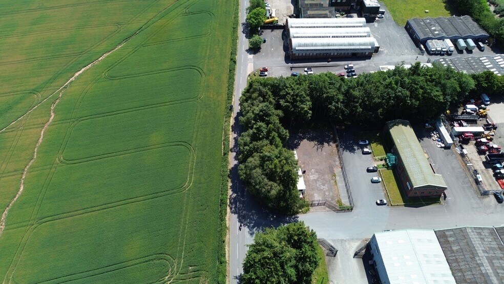 12-14 Berrow Green Rd, Martley à louer - Aérien – Image 2 sur 7