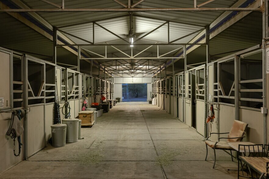 9525 E Graf Ln, Tucson, AZ à vendre - Photo de l’immeuble – Image 3 sur 24