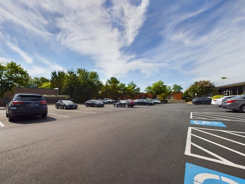 14012-14018 Sullyfield Cir, Chantilly, VA à louer - Photo de l’immeuble – Image 3 sur 8