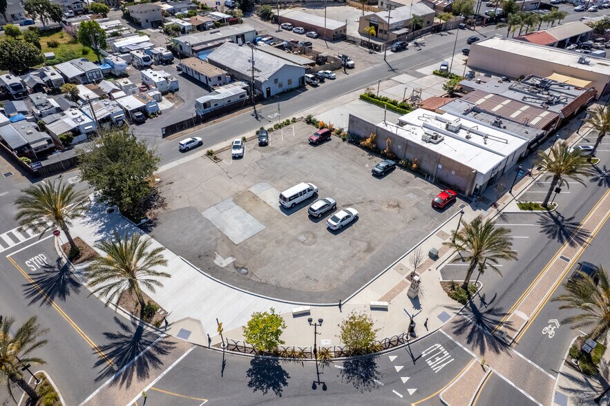 745 S Santa Fe Ave, Vista, CA à vendre - Photo principale – Image 1 sur 3