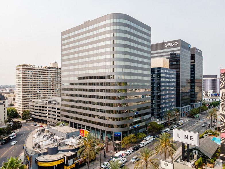 3530 Wilshire Blvd, Los Angeles, CA à louer - Photo de l’immeuble – Image 1 sur 9