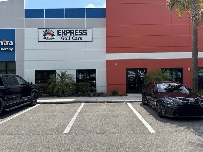 16200 Parallel, Fort Myers, FL à louer - Photo de l’immeuble – Image 2 sur 6
