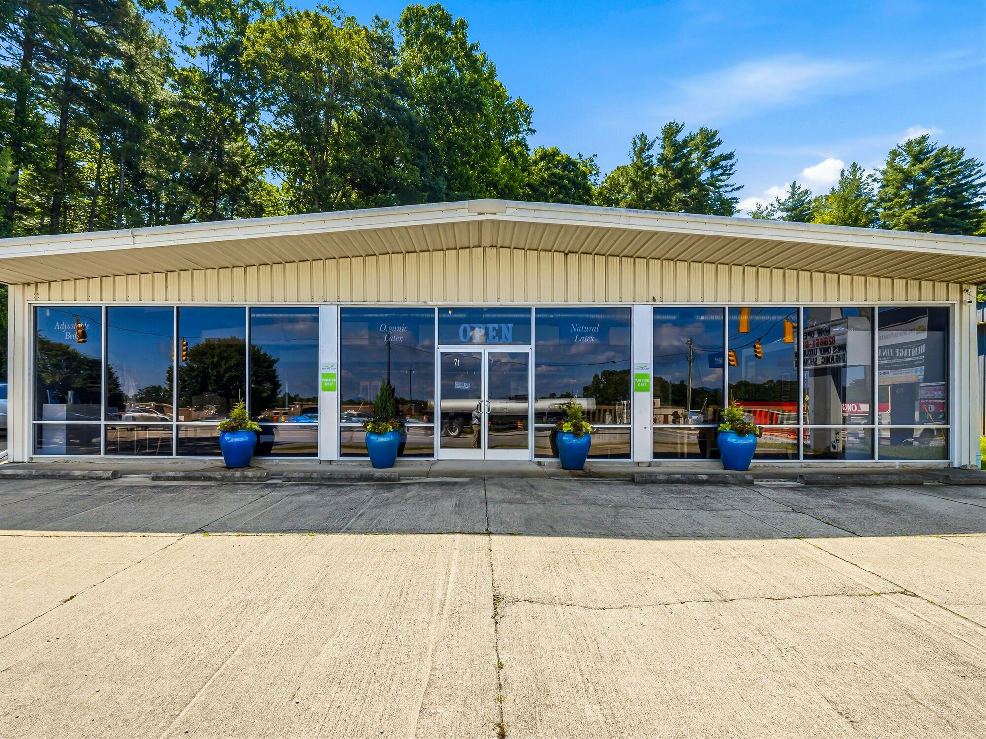71 Airport Rd, Arden, NC à vendre Photo de l’immeuble– Image 1 sur 10