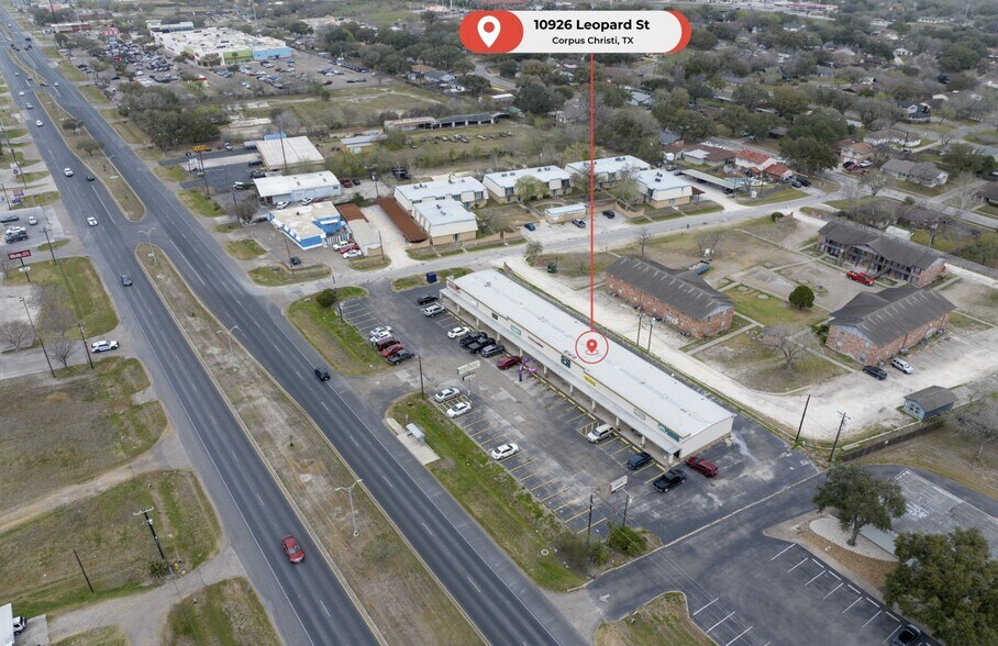 10926 Leopard St, Corpus Christi, TX à louer - Photo de l’immeuble – Image 3 sur 7