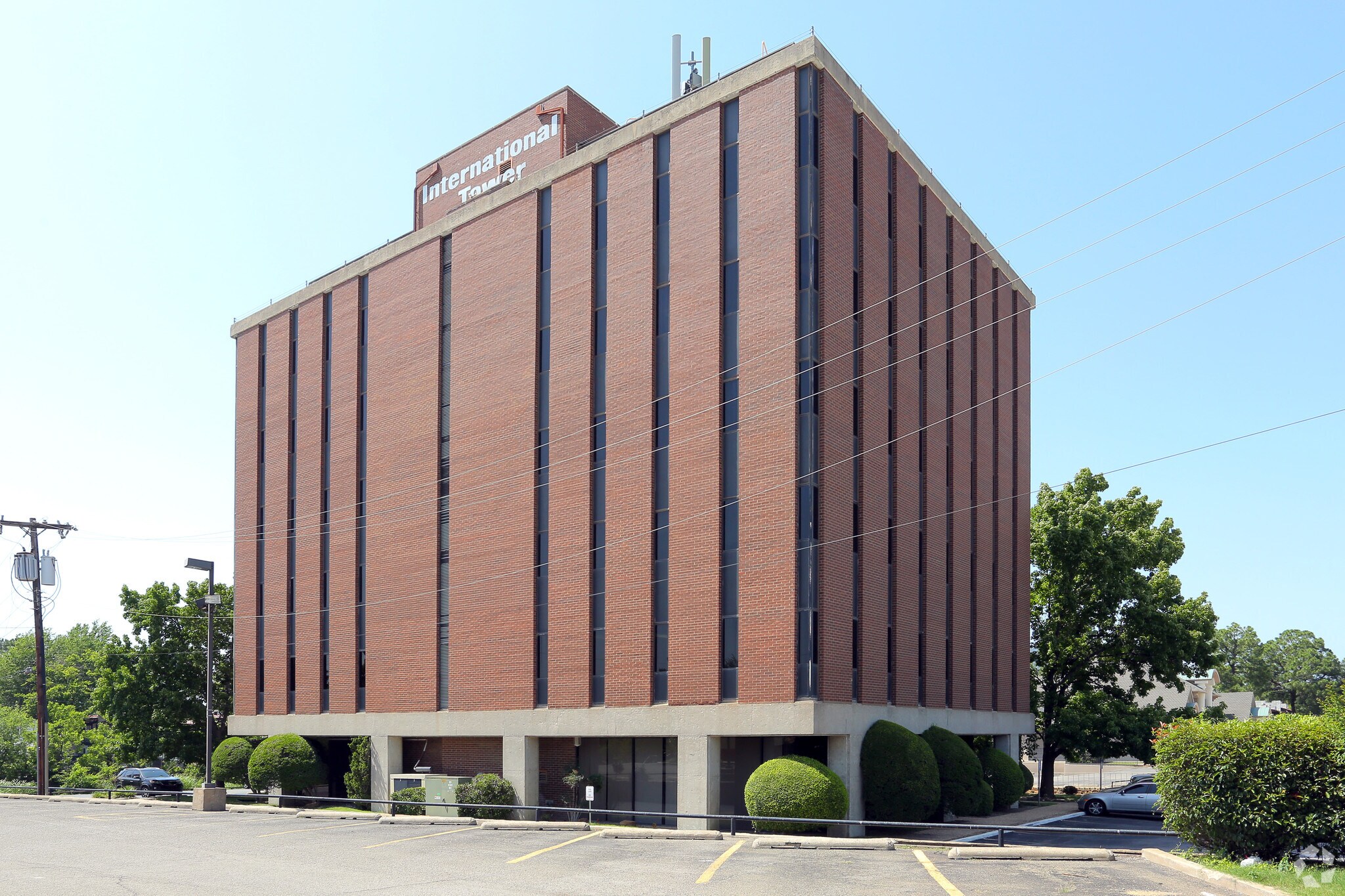 5200 S Yale Ave, Tulsa, OK à louer Photo principale– Image 1 sur 33